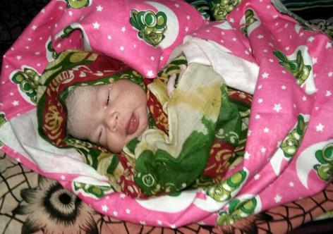 যন্ত্ৰণাৰ পৃথিৱীত বাট বুলাৰ পূৰ্বে শান্তিৰে এঘুমটি, ফটোঃ ধনঞ্জয় নাথ
