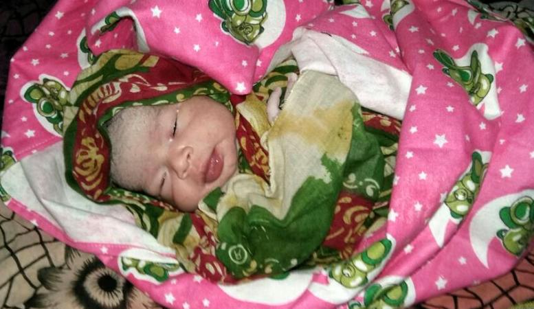 যন্ত্ৰণাৰ পৃথিৱীত বাট বুলাৰ পূৰ্বে শান্তিৰে এঘুমটি, ফটোঃ ধনঞ্জয় নাথ যন্ত্ৰণাৰ পৃথিৱীত বাট বুলাৰ পূৰ্বে শান্তিৰে এঘুমটি, ফটোঃ ধনঞ্জয় নাথ