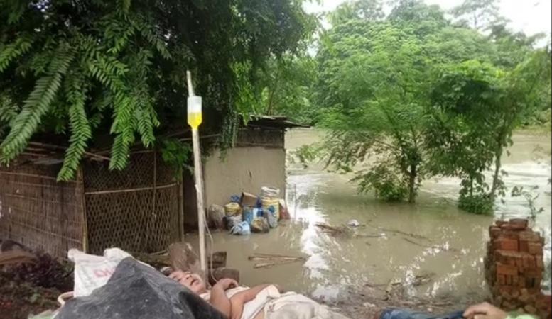 তলতো পানী, ওপৰতো পানী, এনেকৈয়ে চলিছে বানাক্ৰান্তৰ চিকিৎসা, নগাঁৱত দেওবাৰে তলতো পানী, ওপৰতো পানী, এনেকৈয়ে চলিছে বানাক্ৰান্তৰ চিকিৎসা, নগাঁৱত দেওবাৰে